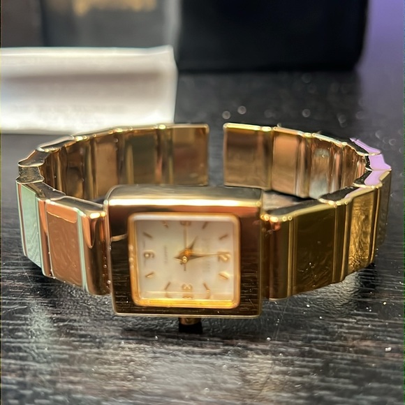 Vintage Joan Rivers Classics Collection Gold MOP Clamp Cuff Bracelet Watch - Picture 13 of 17